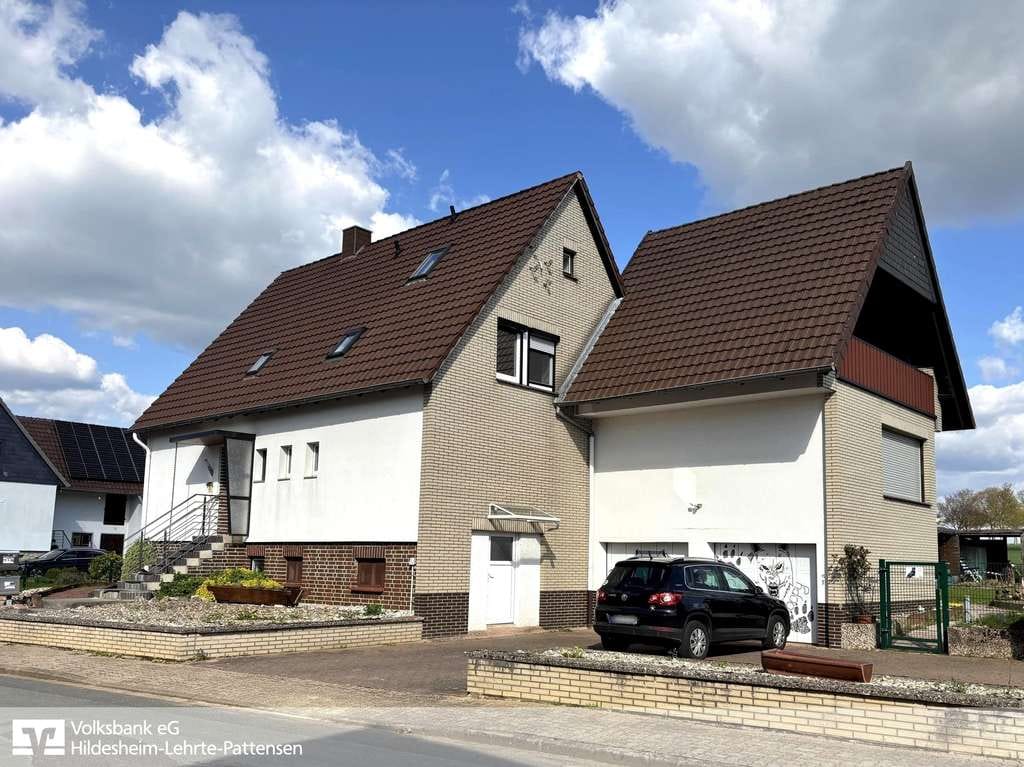 Immobilie in Lamspringe - Zweifamilienhaus in Lamspringe-Neuhof mit viel Platz für Familie und Alltag! - Bild 0