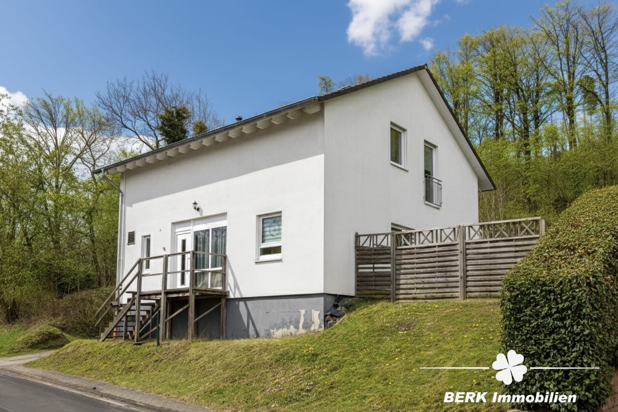 Immobilie in Hösbach - BERK Immobilien – Freistehendes Einfamilienhaus mit Wallbox, PV und gepflegtem Zustand - Bild 0