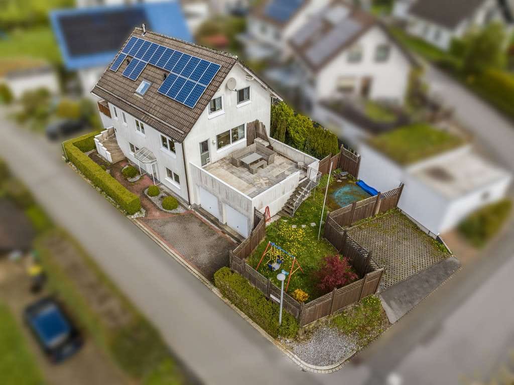 Immobilie in Schalksmühle - PLATZ FÜR DIE GANZE FAMILIE.
Zwei Wohneinheiten ideal für Generationen unter einem Dach. - Bild 0