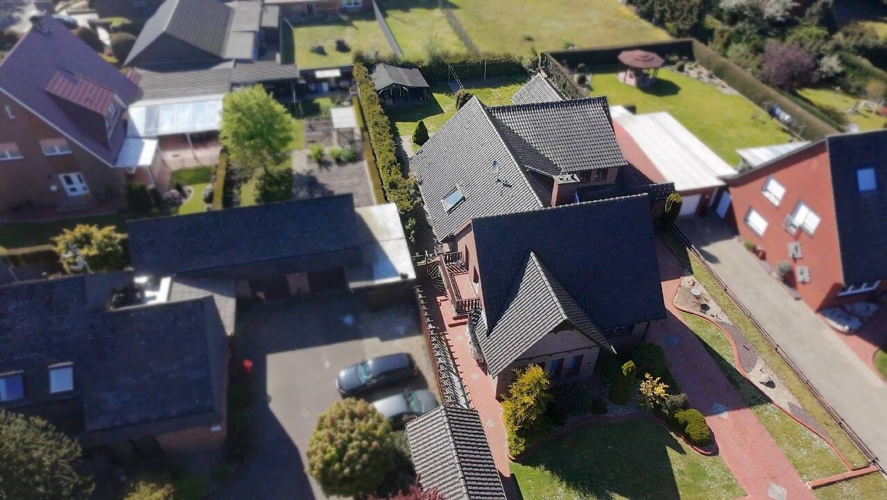 Immobilie in Meppen - Zweifamilienhaus mit außergewöhnlichem Platzangebot und vielfältigen Nutzungsmöglichkeiten - provisionsfrei für den Käufer - Bild 1