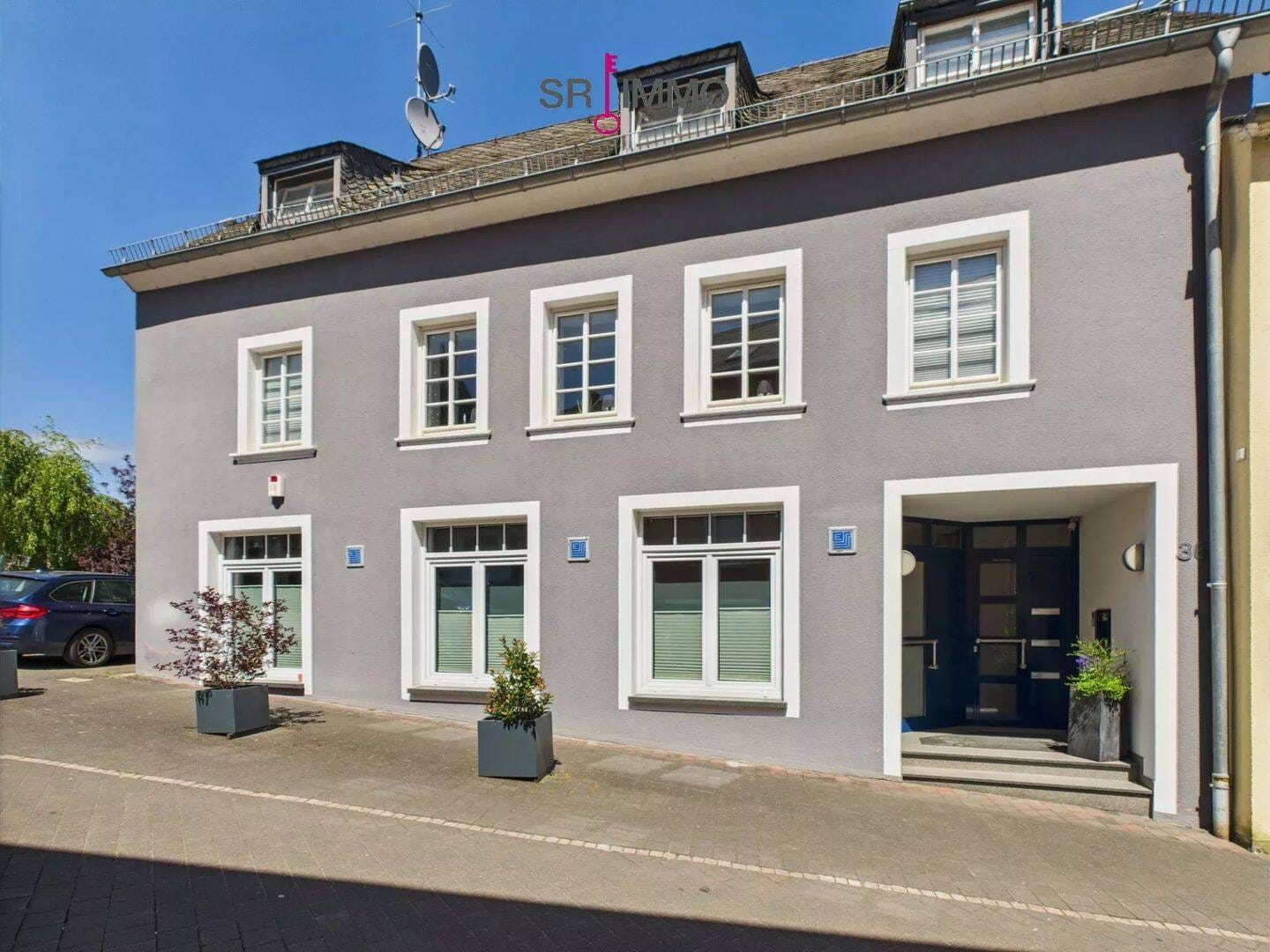 Immobilie in Waxweiler - 3 Wohneinheiten plus Gewerbe im Ortskern von Waxweiler - Bild 0