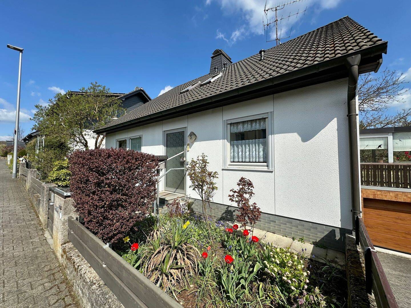 Immobilie in Taunusstein - Freistehendes Einfamilienhaus mit Doppelgarage in Taunusstein-Wingsbach - Bild 0