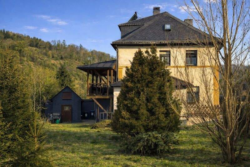 Immobilie in Sonneberg - Großes, gepflegtes Haus mit diversen Nutzungsmöglichkeiten - Bild 0
