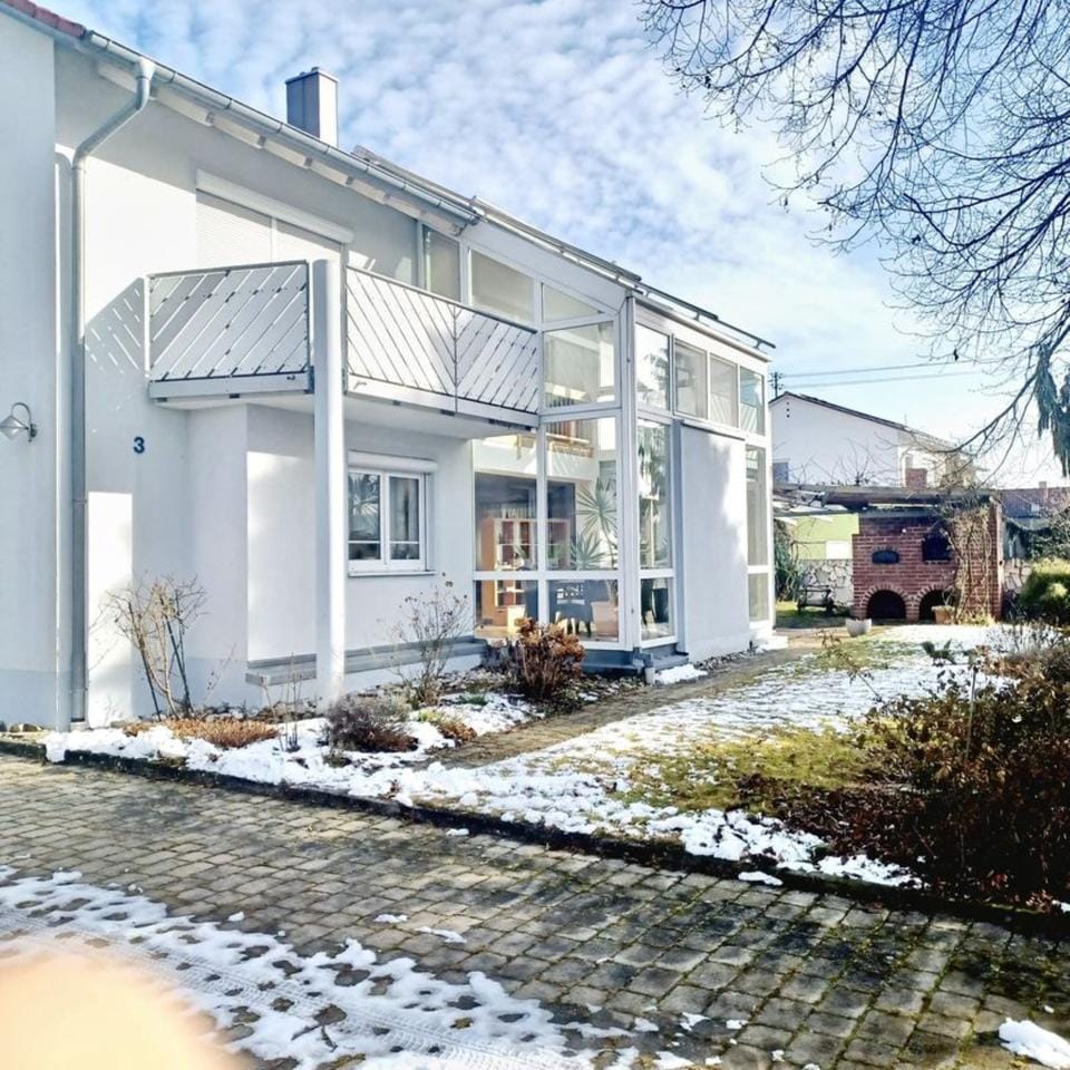 Immobilie in Biberach an der Riß - Großzügiges Architektenhaus (1–2 Familien) in sehr guter Wohnlage bei Biberach - Bild 0