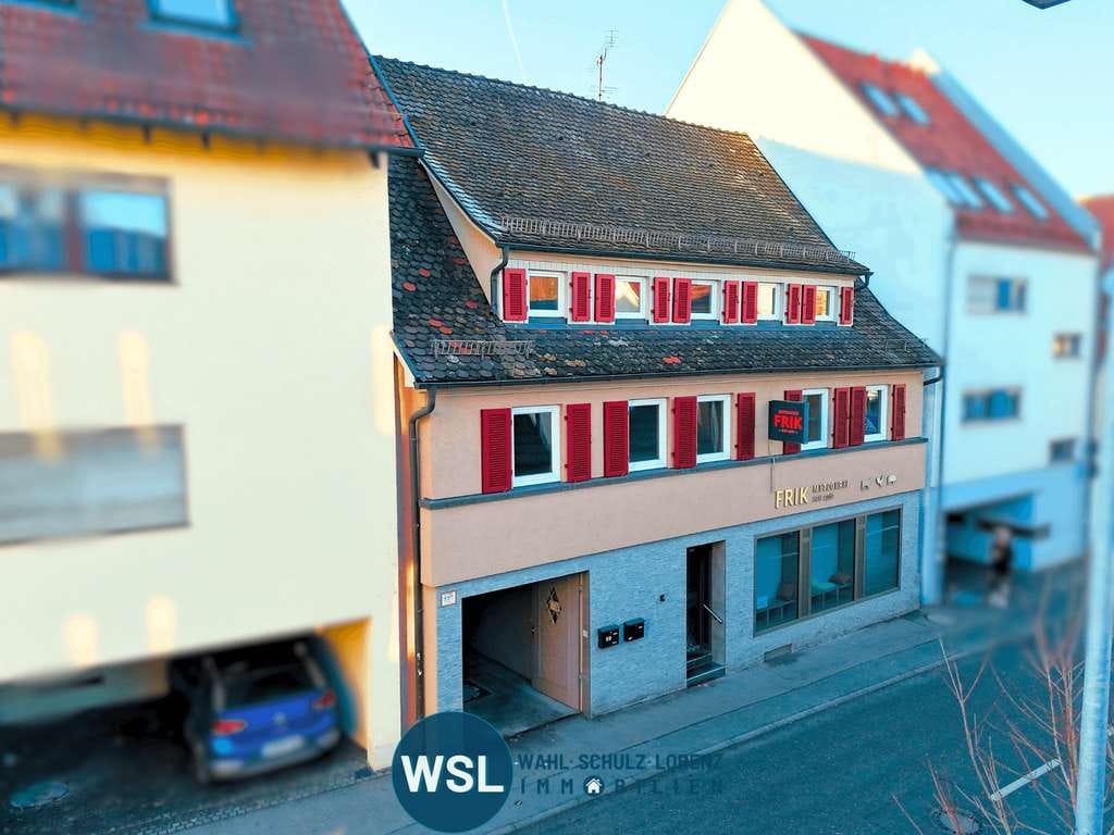 Immobilie in Kirchheim unter Teck - WGH mit stabiler Gewerbemiete, 2 freie Wohnungen, Dreifachgarage - im Zentrum von Kirchheim u. Teck - Bild 0