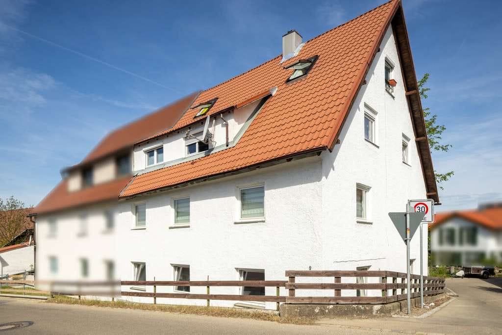 Immobilie in Memmingerberg - Voll vermietetes Mehrfamilienhaus mit zusätzlichem Stellplatzpotenzial - Bild 0