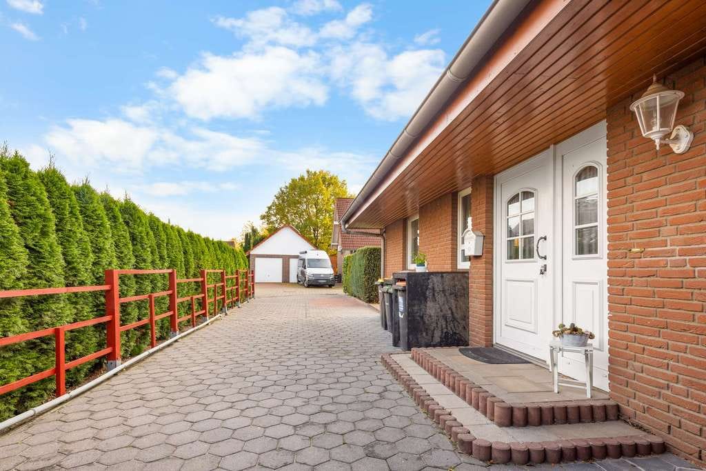 Immobilie in Auhagen - Einfamilienhaus mit Einliegerwohnung, Wintergarten & 2 Kaminen – nahe Steinhuder Meer in Auhagen - Bild 1
