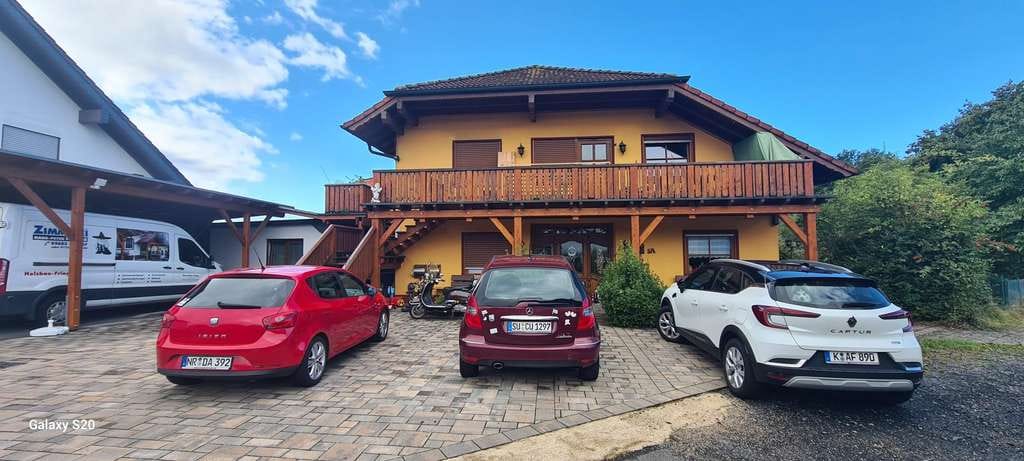 Immobilie in Asbach - Stilvolle Landhaus-Villa mit unverbaubarem Panoramablick & attraktiver Mieteinnahme von 2 ELW - Bild 0