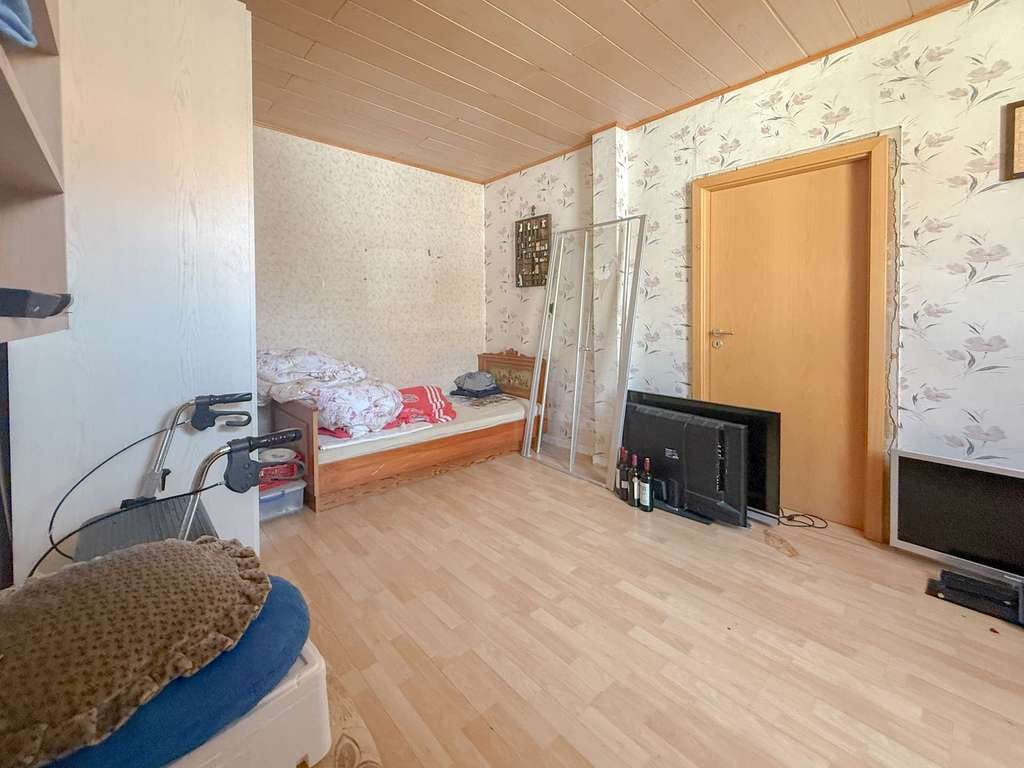 Immobilie in Wehrheim - Wohn- und Geschäftshaus zum entwickeln - Sanierungsbedürftig - Bild 3