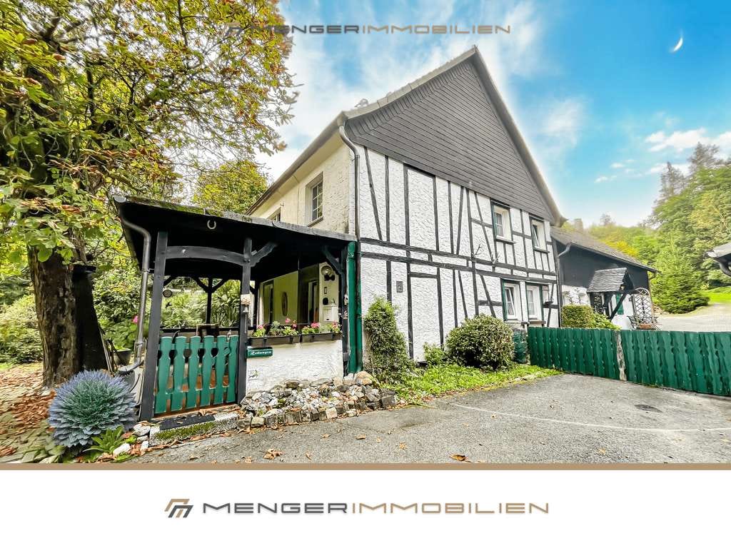 Immobilie in Reichshof - 3 Familienhaus in Reichshof - Historisches Fachwerkjuwel in idyllischer Lage am See - Bild 0