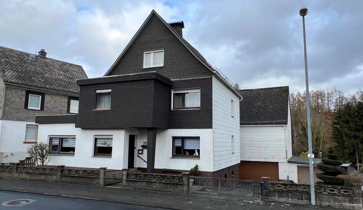 Immobilie in Dietzhölztal - Mandeln: gepflegtes Einfamilienhaus mit großer Scheune - Bild 1