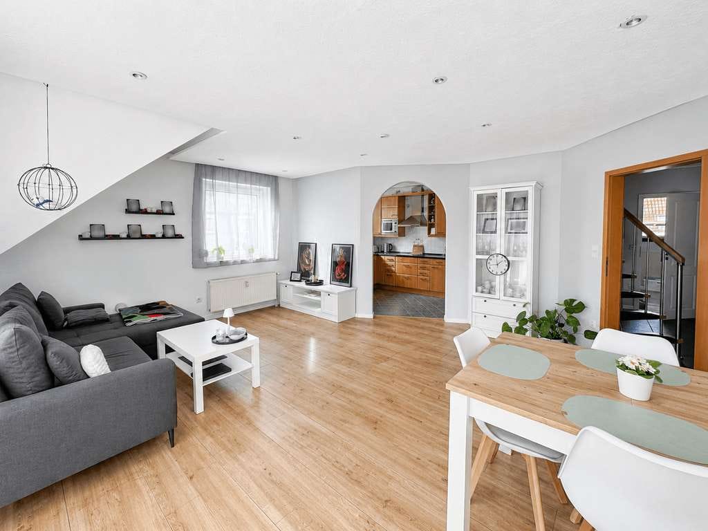 Immobilie in Schwülper - Lichtdurchflutete, modernisierte Eigentumswohnung mit Balkon, Stellplatz und ausgebautem Spitzboden - Bild 3