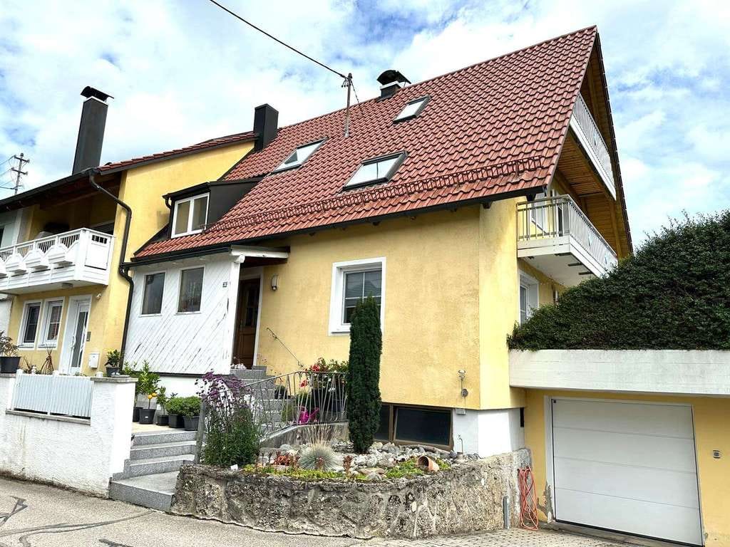 Immobilie in Dorfen - Großes Einfamilienhaus mit zwei Einliegerwohnungen zu verkaufen! - Bild 0