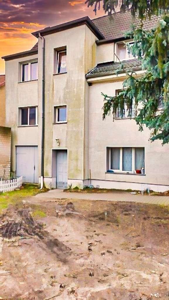 Immobilie in Werneuchen - Charmantes Zweifamilienhaus mit Nebengelass in Werneuchen - Anlageobjekt und/oder Eigennutzung?? - Bild 1
