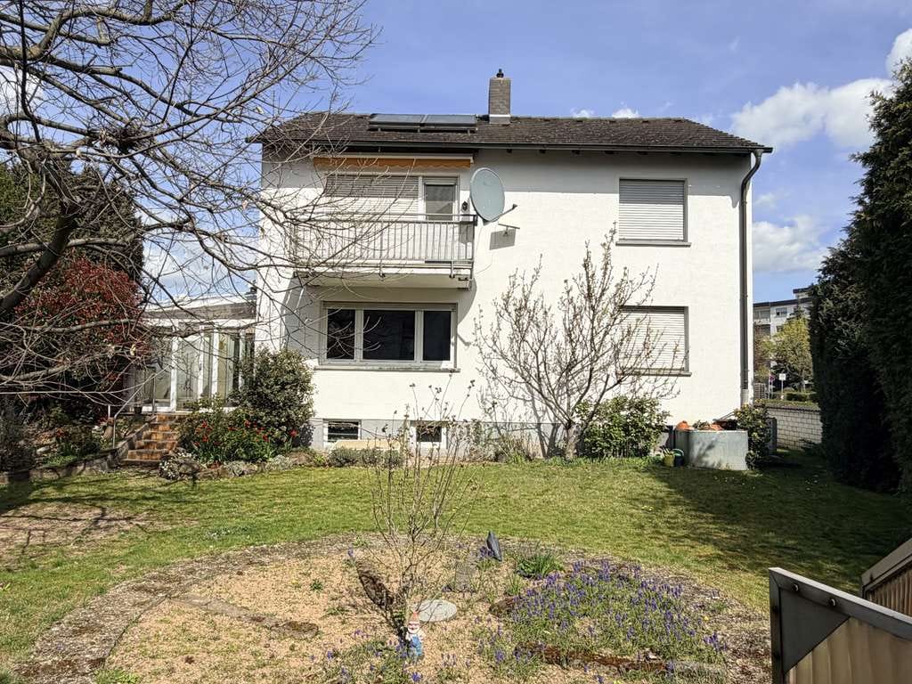 Immobilie in Hochheim - Zentral wohnen - in Ruhe genießen, Einfamilienhaus mit Einliegerwohnung und großem Garten  - Bild 1