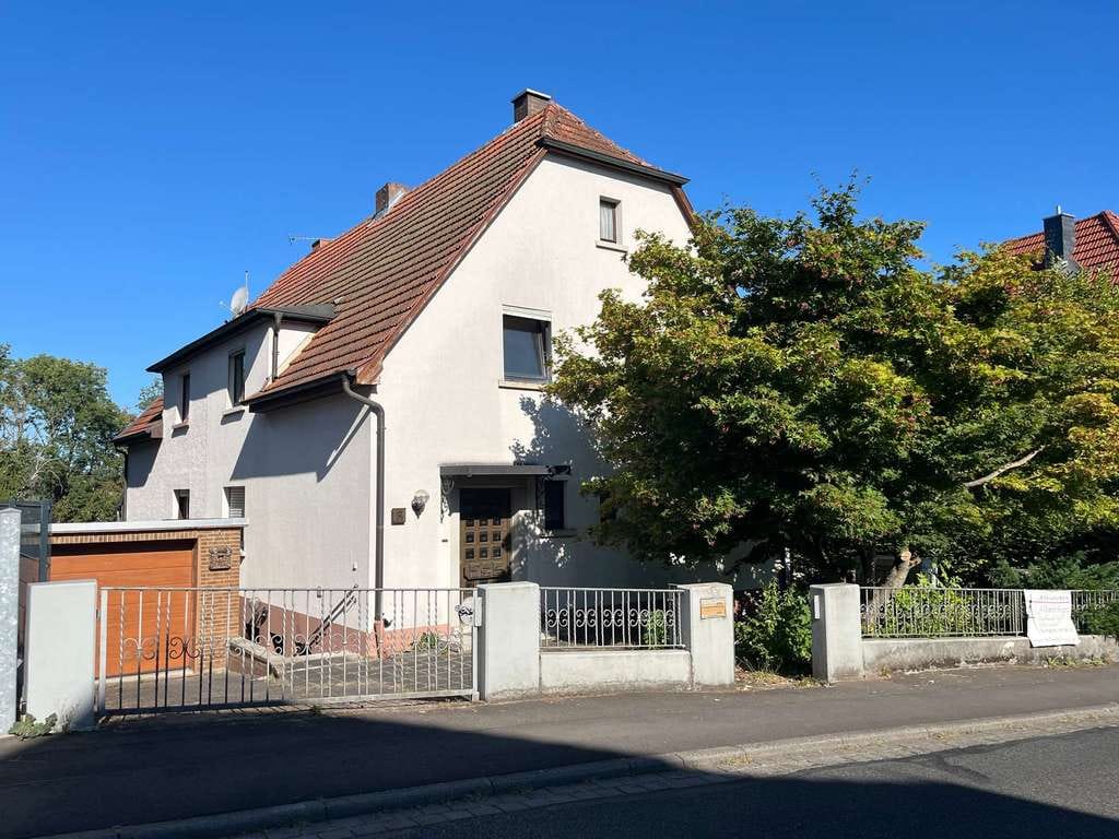 Immobilie in Hösbach - Sanierungschance mit Potenzial – großzügige Doppelhaushälfte in Hösbach-Bahnhof - Bild 1