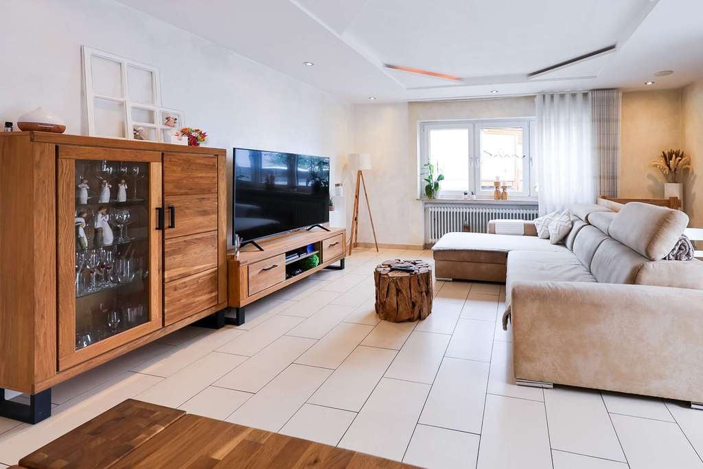 Immobilie in Willstätt - Zweifamilienhaus in Willstätt – 243 m², Outdoor-Küche & Doppelgarage! - Bild 2