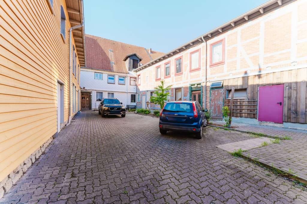 Immobilie in Wolfenbüttel - Starkes Ensemble: Historischer Charme trifft auf moderne Substanz inkl. Rendite-Reserve - Bild 1