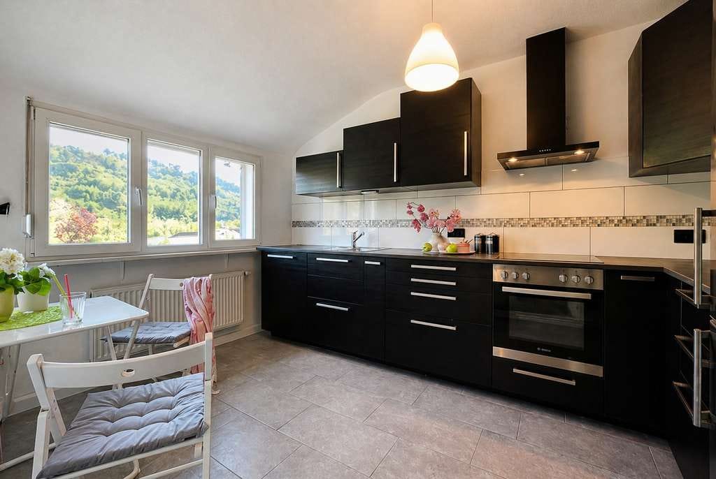 Immobilie in Albbruck - 4 Zimmer Dachgeschosswohnung mit großem eigenem Garten und Garage, Leerstand - Bild 2