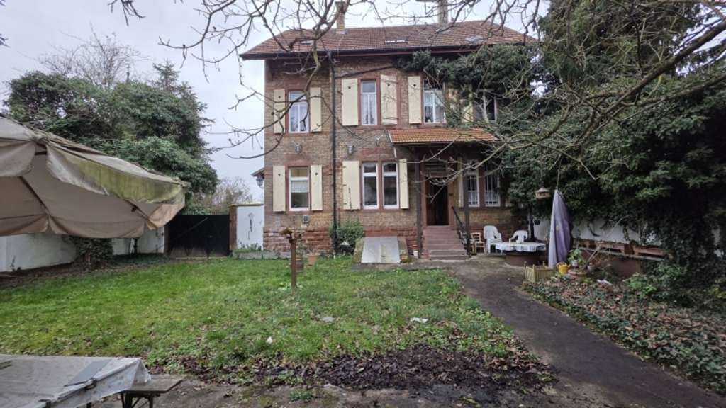 Immobilie in Rülzheim - Etwas besonders wartet hier auf Sie !! Historische Villa mit viel Garten u. ausgebauten Nebengebäude - Bild 1