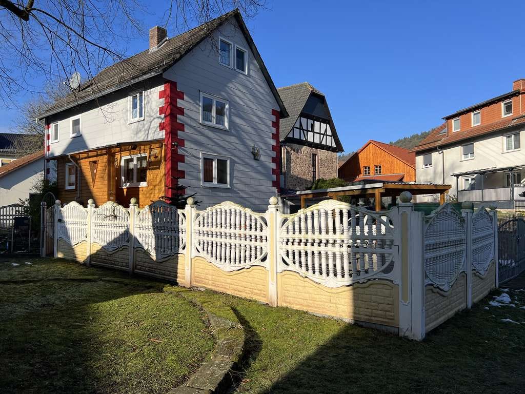 Immobilie in Waldkappel - Charmantes Einfamilienhaus mit Garage - Bild 0