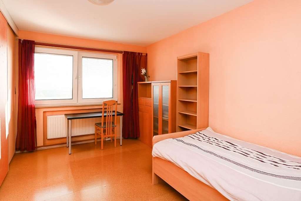 Immobilie in Bielefeld - Kapitalanleger aufgepasst: Renditestarke 4-Zimmer-Wohnung mit weitem Blick ins Grüne! - Bild 2