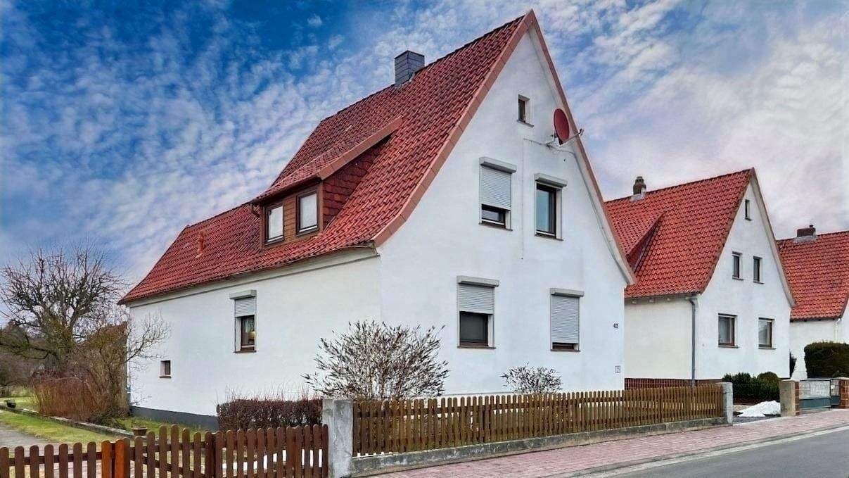 Immobilie in Katlenburg-Lindau - Gemütliches Einfamilienhaus mit Doppelcarport und großem Garten! - Bild 1