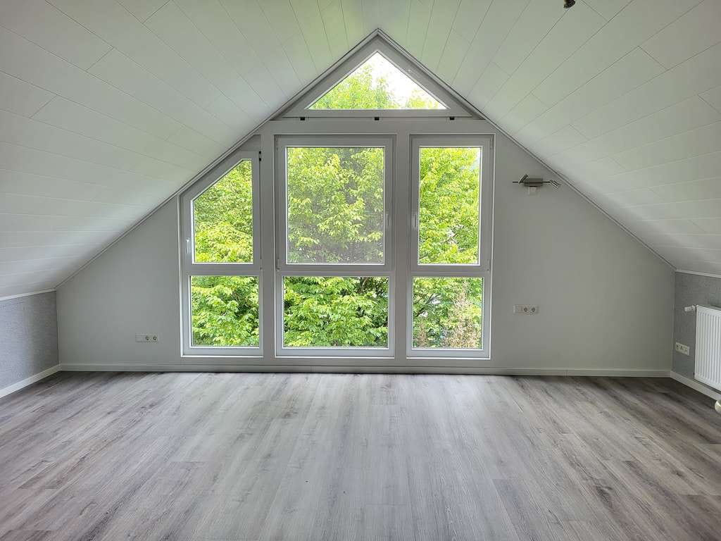 Immobilie in Bergneustadt - Charmantes Einfamilienhaus mit großzügigem Grundstück und Terrasse - Bild 1