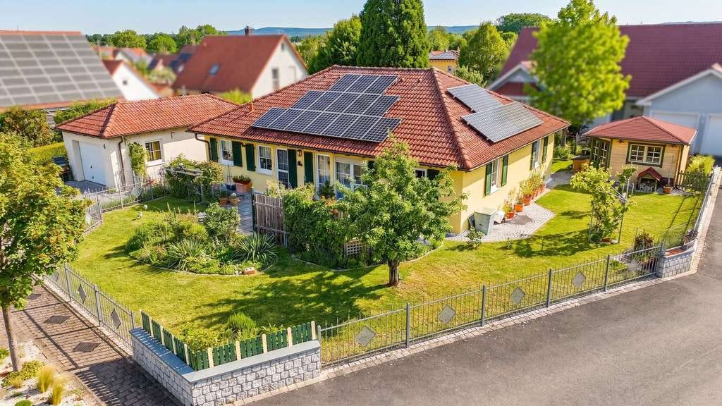 Immobilie in Prichsenstadt - Großzügigkeit trifft Wohnkomfort – Exklusiver Bungalow in familienfreundlicher Umgebung! - Bild 1