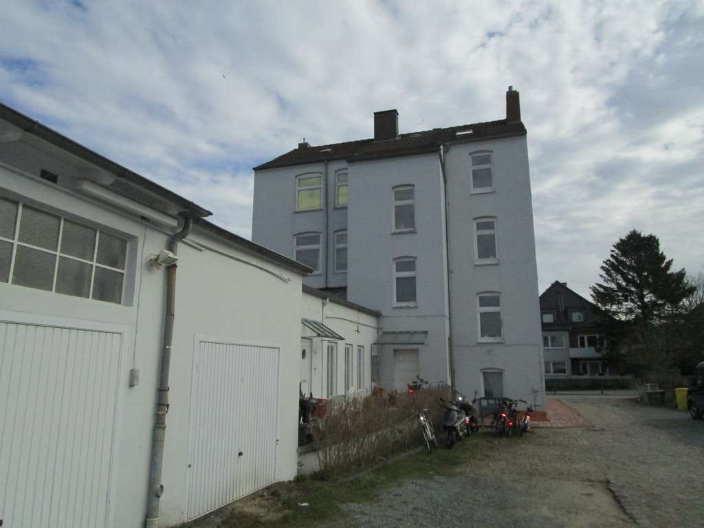 Immobilie in Molfsee - MFH in Hassee - 6 Wohnungen (1 Wohnung frei, 1 Baugenehmigung) Nach Teilung 9 Wohnungen möglich - Bild 1