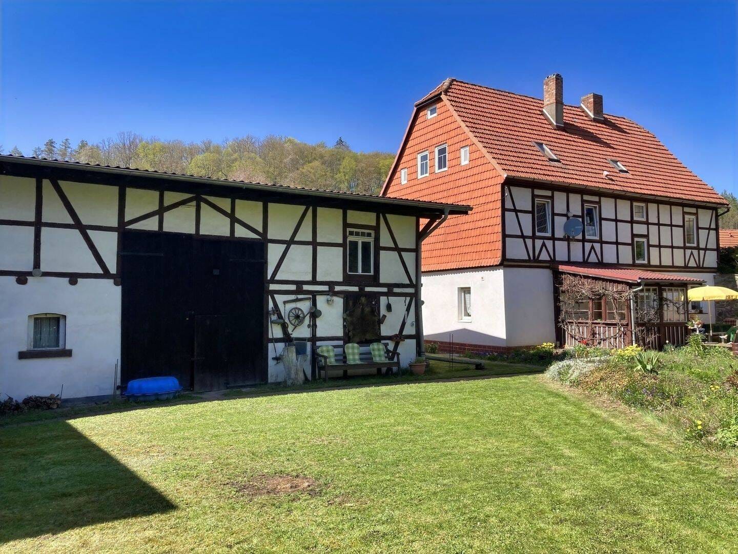 Immobilie in Sangerhausen - Viel Platz für Familie, Handwerk und Ideen - Gemütliches Fachwerkhaus mit Potenzial ! - Bild 0