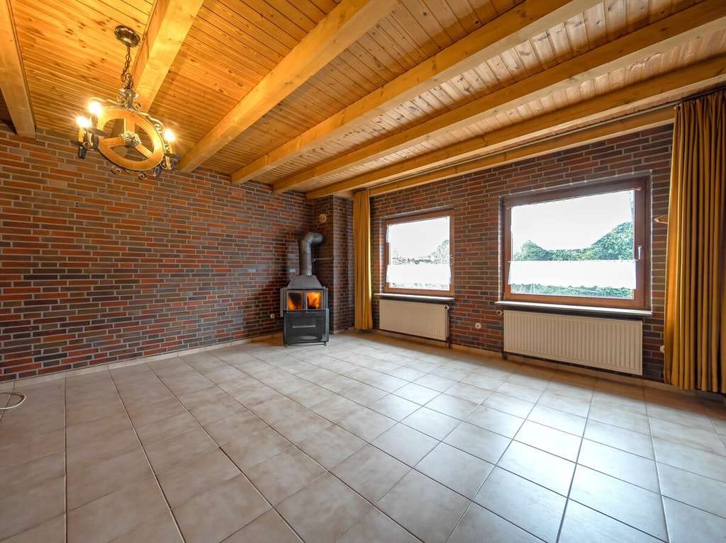 Immobilie in Edewecht - Sanierungsbedürftiges Einfamilienhaus in beliebter Wohnlage - Bild 2