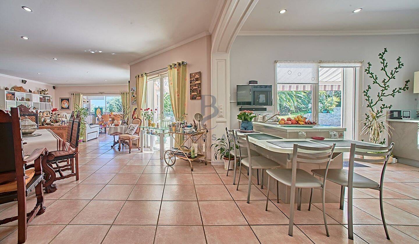 Immobilie in Rottach-Egern - Villa Valescure St. Raphaël in ruhiger Lage nahe dem Strand - Bild 4