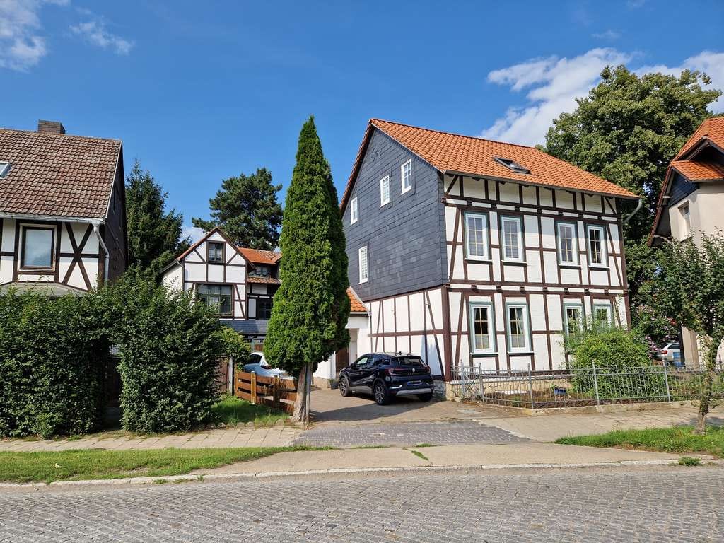 Immobilie in Osterwieck - Geräumiges Fachwerkhaus mit Kamin und Carport in Osterwieck - Bild 3