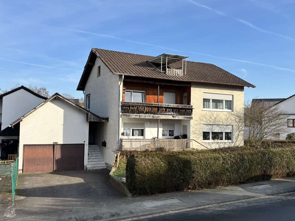 Immobilie in Grävenwiesbach - Mehrfamilienhaus mit 3 abgeschlossenen Wohneinheiten in Grävenwiesbach-Laubach - Bild 0