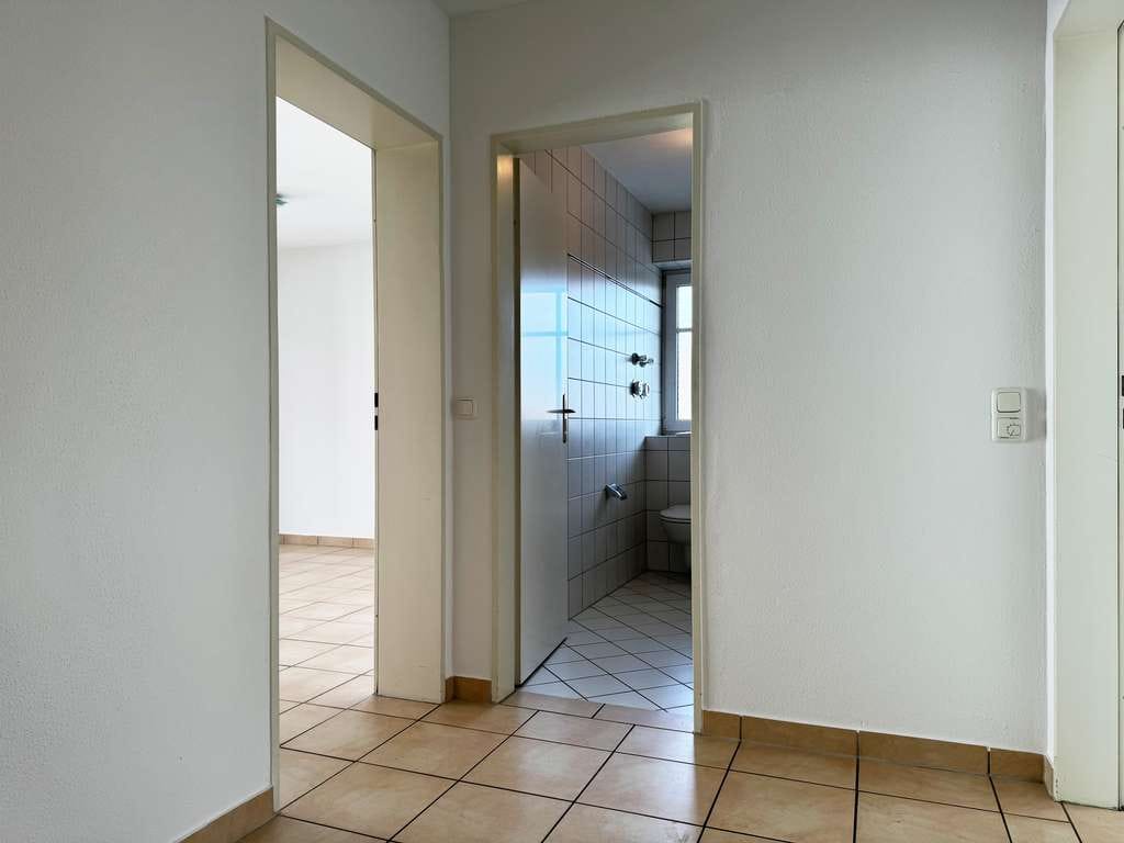 Immobilie in Prien am Chiemsee - 3-Zi. Maisonette mit 2 Balkonen, Bergblick , Stellplatz und ruhige Lage - Bild 2