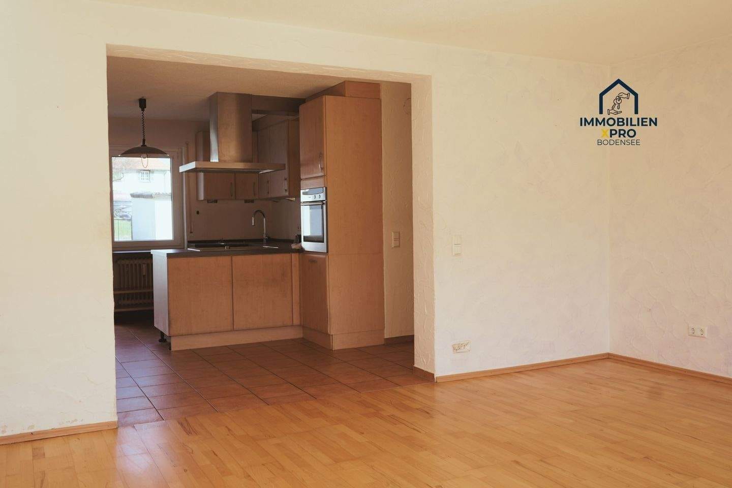 Immobilie in Hilzingen - 4-Zimmer-EG-Wohnung mit Gartenzugang, Balkon und Garage in ruhiger Lage von Hilzingen - Bild 1