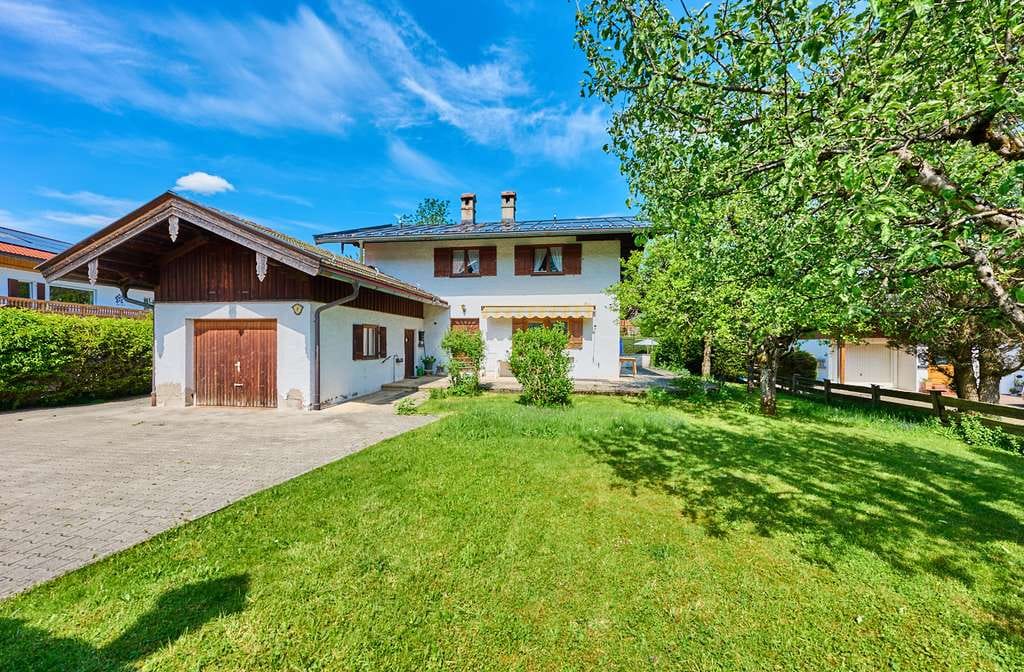 Immobilie in Kreuth - Gepflegtes MFH mit Garten, Garagen & Ausbaureserve nahe Tegernsee - Bild 1