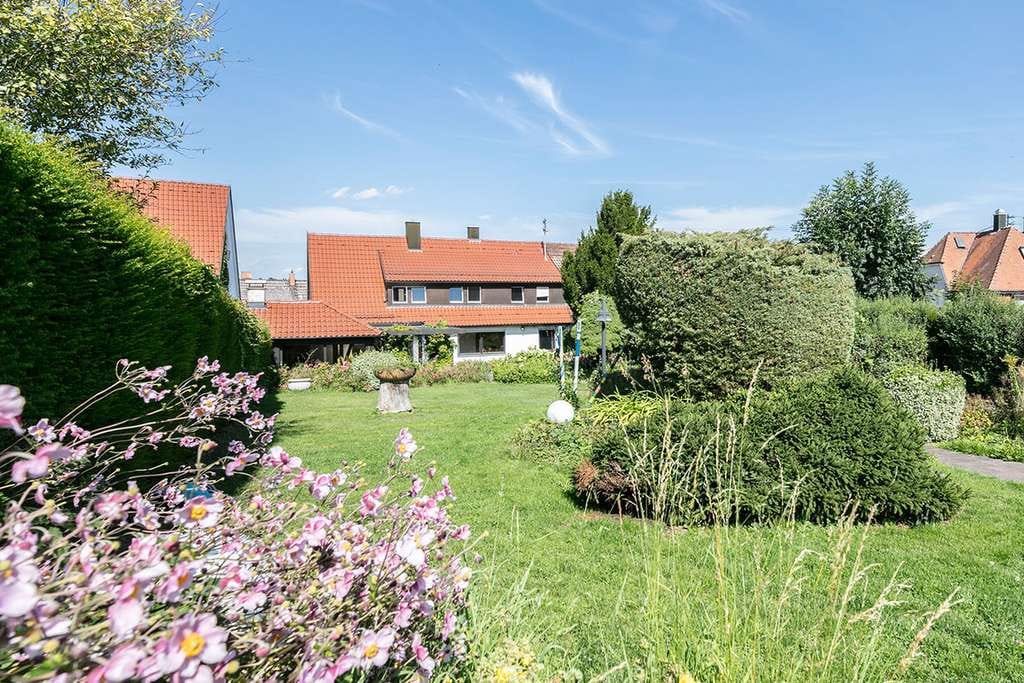 Immobilie in Erbach - Ein Zuhause mit Charakter: 
Großzügiges Wohnen in Toplage mit traumhaftem Garten - Bild 0
