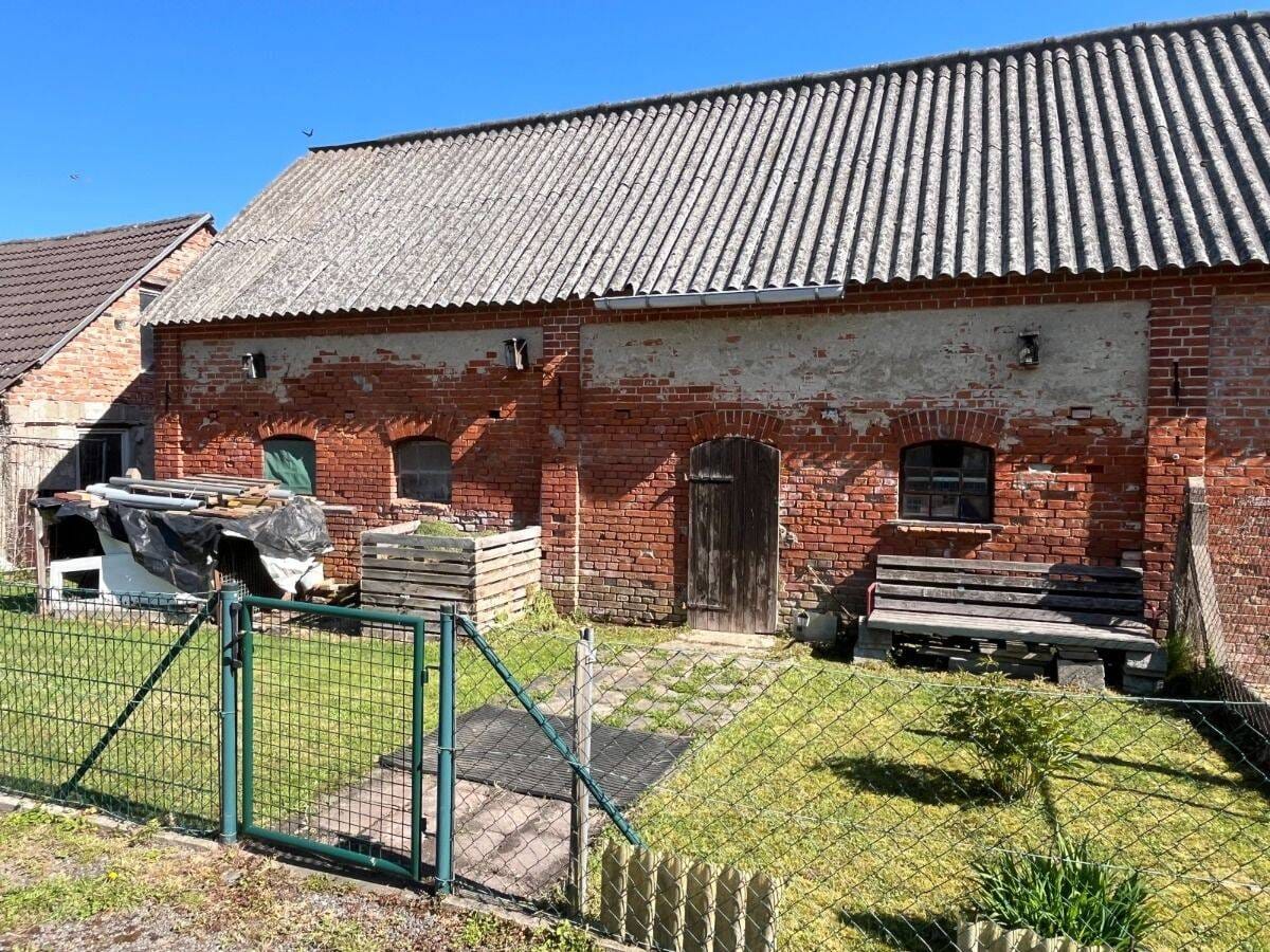 Immobilie in Basedow - Ursprünglicher Backsteinbau mit Blick auf Schloss Basedow und den Schlossteich... - Bild 3