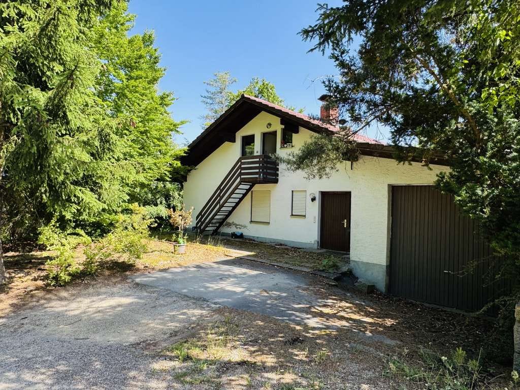 Immobilie in Thurmansbang - Sanierungs-Highlight: Drei großzügige Wohnungen in einem charmanten Mehrfamilienhaus+Rendite wartet - Bild 2