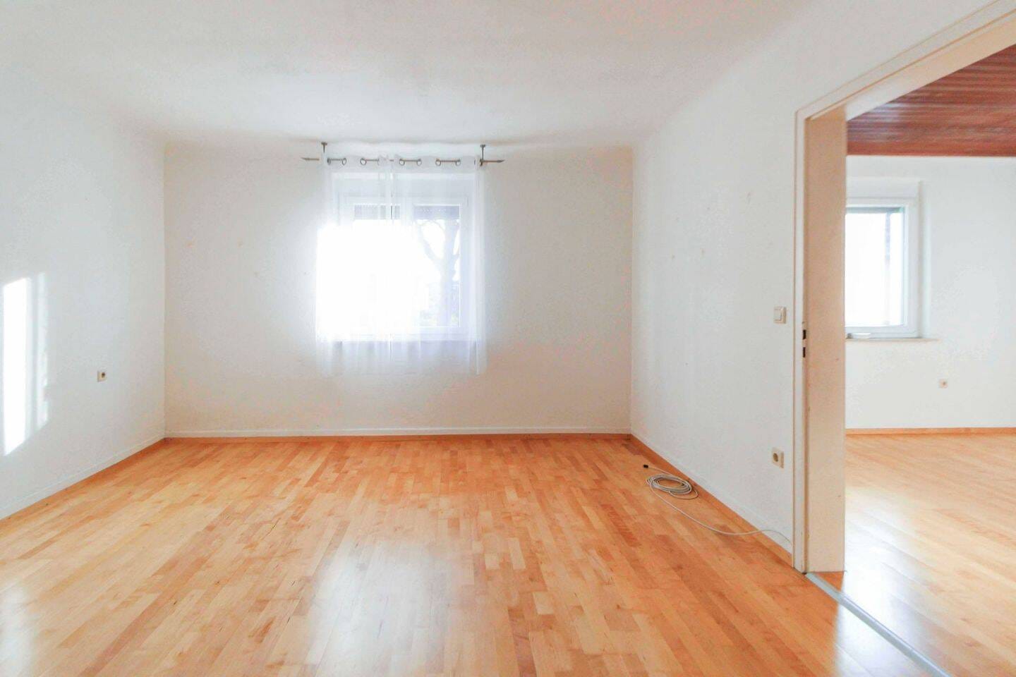 Immobilie in Erligheim - Doppelhaushälfte mit Gestaltungspotenzial und großer Scheune - Bild 1