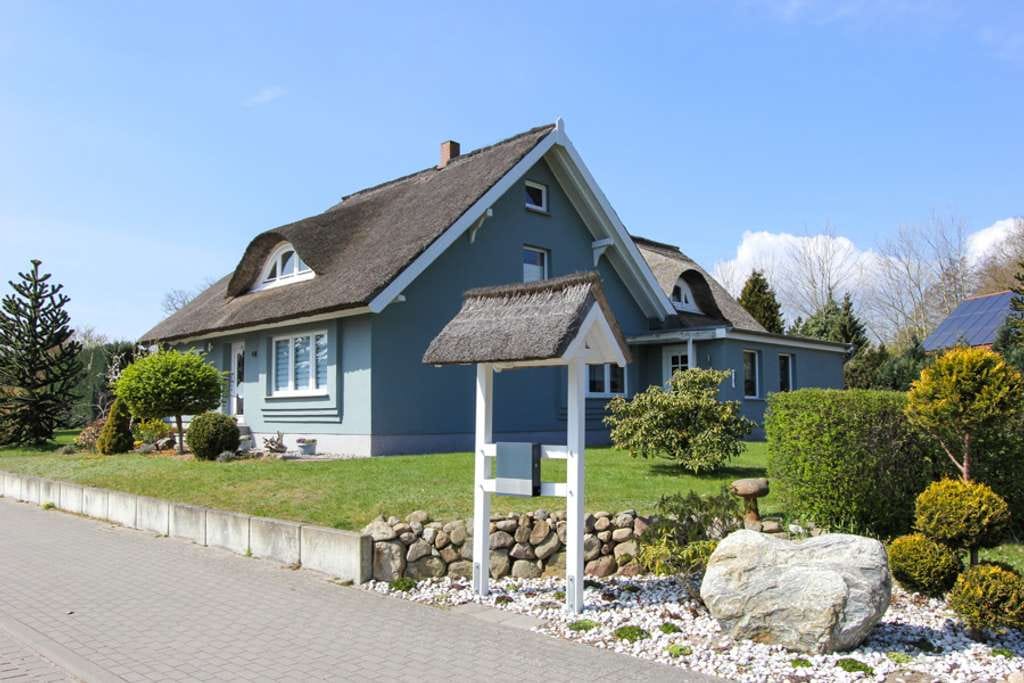 Immobilie in Fuhlendorf - Rohrgedecktes Wohnhaus am Bodstedter Bodden - Bild 2