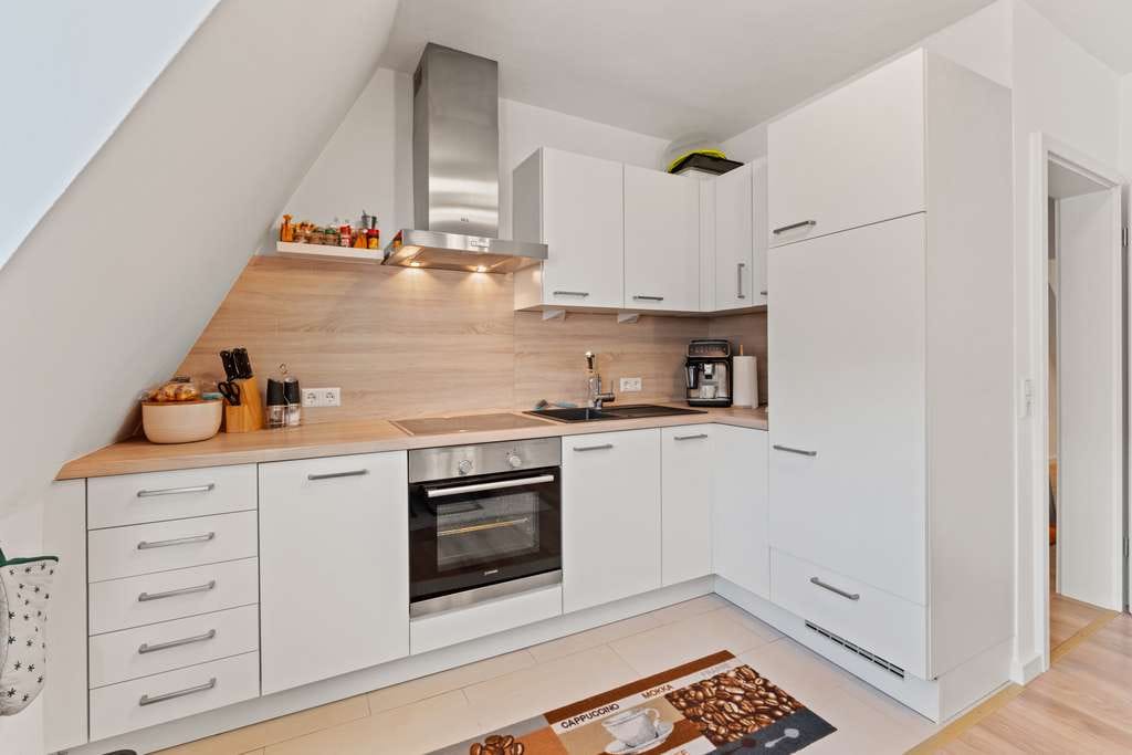 Immobilie in Lambrecht - Helle DG-Wohnung -sonniger Balkon und Gartenanteil, 2 x Stellplatz, nur 7 km zum Marktplatz Neustadt - Bild 1