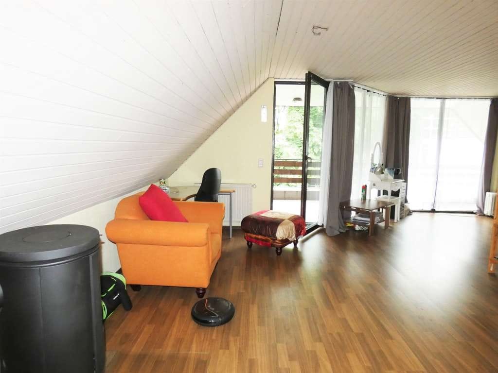Immobilie in Burscheid - 260qm Wohnfläche mit Garten, 3 Loggien, Kamin & Einbauküche – auch als Zweifamilienhaus nutzbar - Bild 3