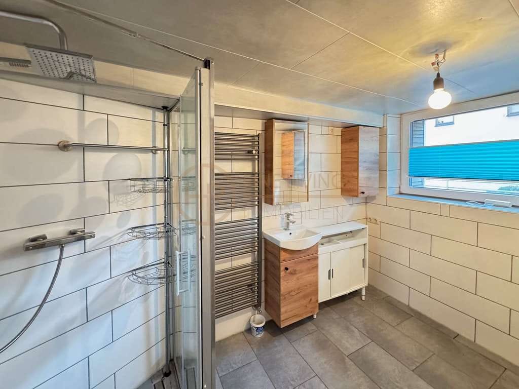 Immobilie in Brackenheim - Großzügiges Einfamilienhaus mit Anbau, Garten und viel Platz für die Familie - Bild 3