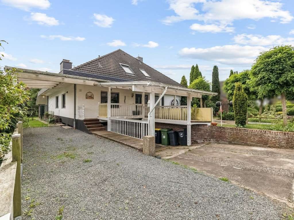 Immobilie in Idstedt - Schönes und großzügiges Einfamilienhaus in ruhiger Lage von Idstedt - Bild 1