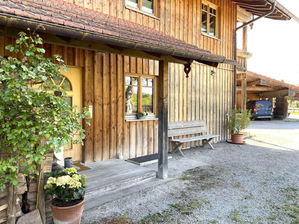 Immobilie in Samerberg - Exklusive Chalet-Stil-Doppelhaushälfte am Samerberg - Bild 1
