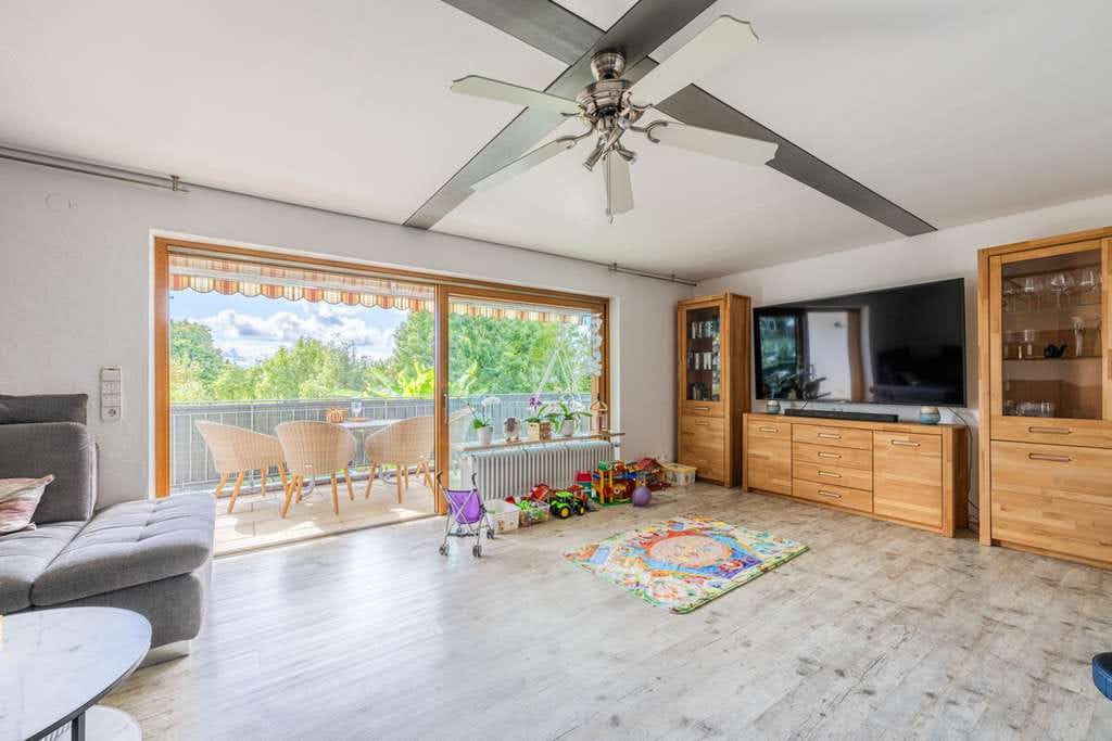 Immobilie in Gailingen am Hochrhein - Vielseitig Nutzbar! 
Tolles Zweifamilienhaus in Gailingen - Bild 1