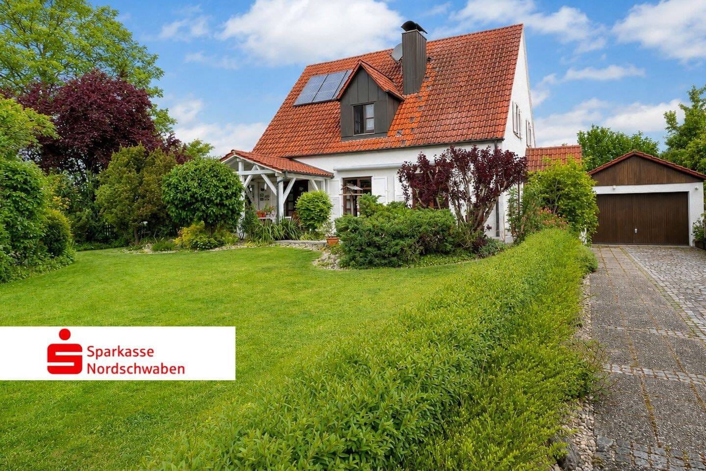 Immobilie in Nordendorf - Stilvolles Einfamilienhaus in ruhiger Ortsrandlage mit großem Gartenparadies - Bild 0